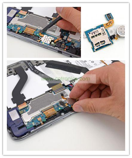 拆出MicroSD卡槽和振動(dòng)電機