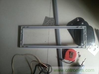 手工打造太陽(yáng)能充電照明系統:點(diǎn)亮LED給手機充電