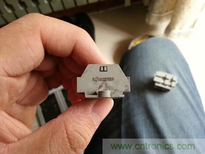 手工打造太陽(yáng)能充電照明系統:點(diǎn)亮LED給手機充電
