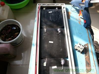 手工打造太陽(yáng)能充電照明系統:點(diǎn)亮LED給手機充電