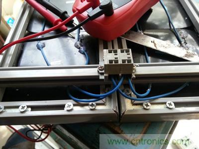 手工打造太陽(yáng)能充電照明系統:點(diǎn)亮LED給手機充電