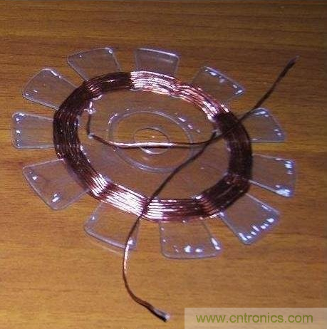 DIY:手工打造智能無(wú)線(xiàn)供電臺燈