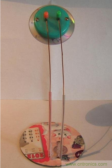 DIY:手工打造智能無(wú)線(xiàn)供電臺燈