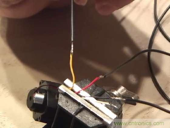 DIY：40刀，教你自制能“偷拍”的太陽(yáng)鏡