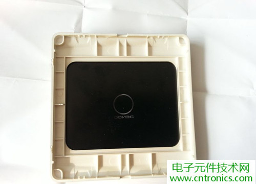 一款觸控開(kāi)關(guān)拆解，做工不錯