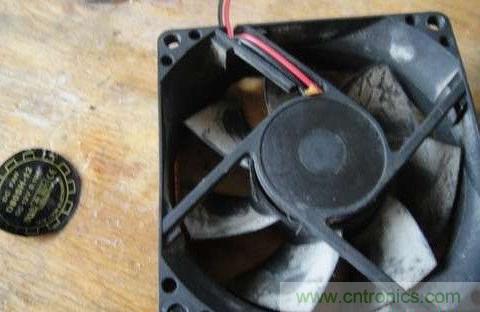 創(chuàng  )意DIY！迷你風(fēng)力發(fā)電機！