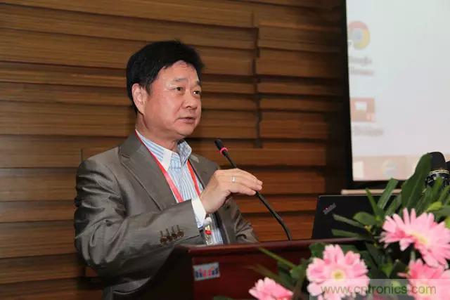 圖4:劉杰博士分享服務(wù)創(chuàng  )客的方案和供應鏈平臺以及即將啟動(dòng)的深圳創(chuàng  )客周重點(diǎn)項目-我愛(ài)方案網(wǎng)承辦的創(chuàng  )業(yè)之星創(chuàng  )客大賽