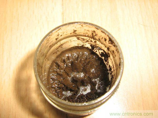 藝術(shù)源于生活，用生活中的物件也能制作磁流體