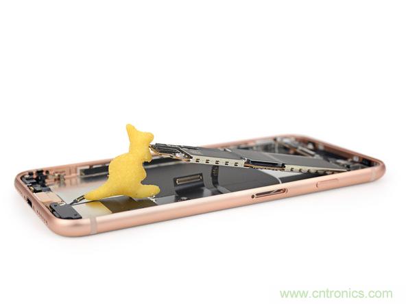 iPhone 8首拆：無(wú)線(xiàn)充電版本的iPhone 7？
