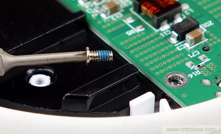 拆解對比：系出同門(mén)，小米、紫米無(wú)線(xiàn)充電器的差別有多大？